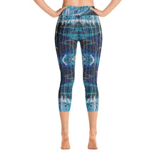 Load image into Gallery viewer, Wave Yoga Capri Leggings
